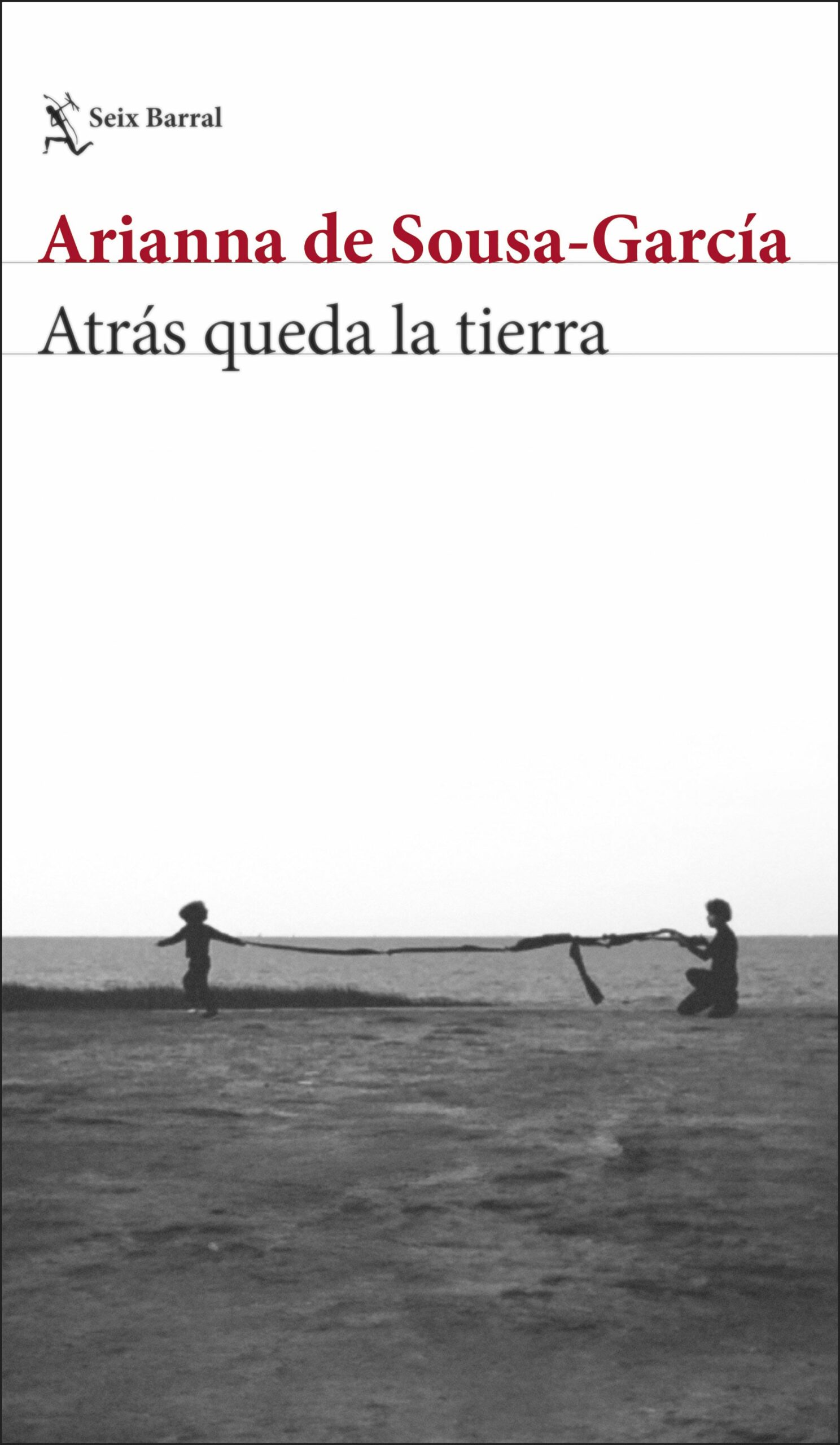 Atrás queda la tierra / Arianna Sousa García / 9788432244247